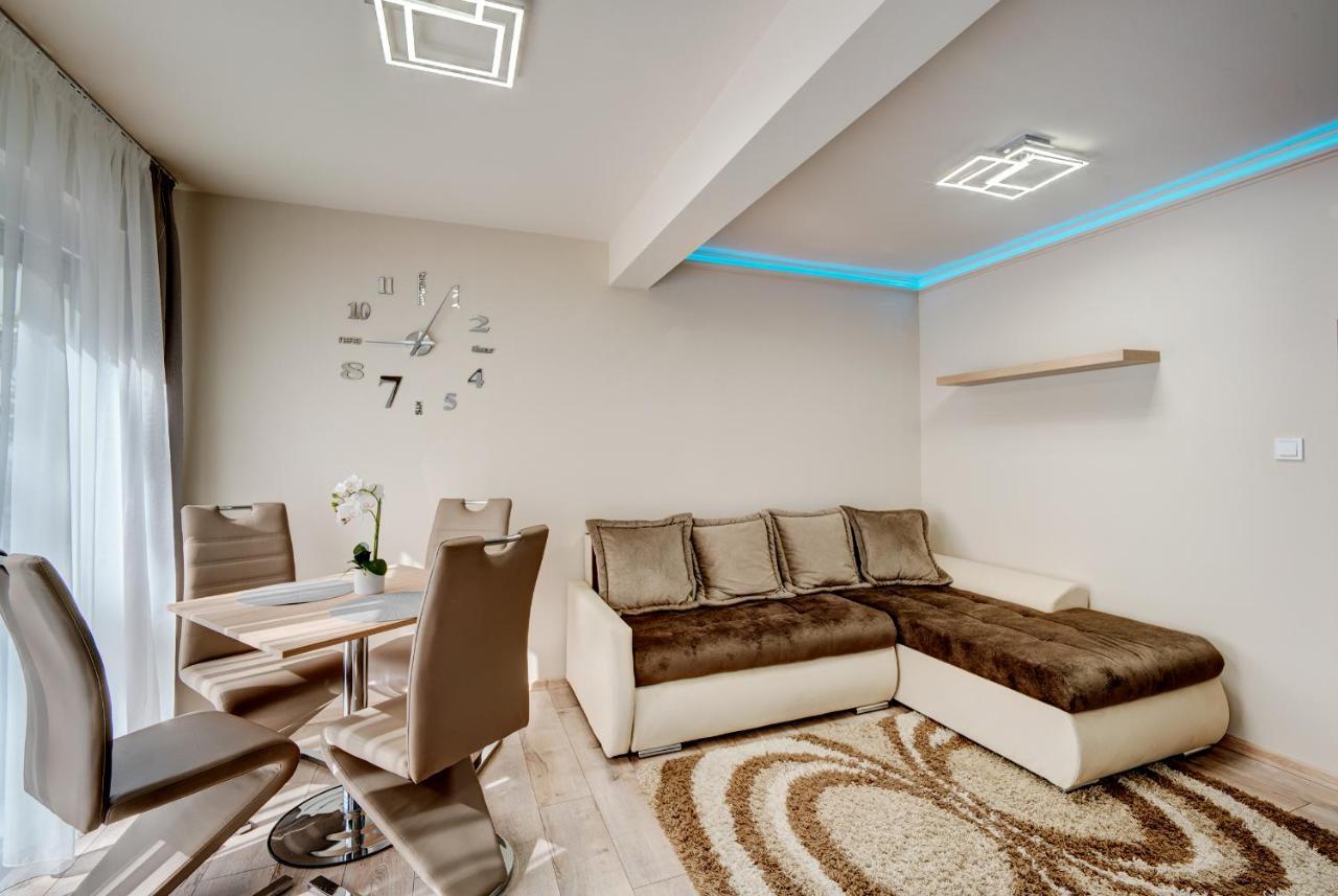 شقة Hajnal Apartman سيغيد المظهر الخارجي الصورة