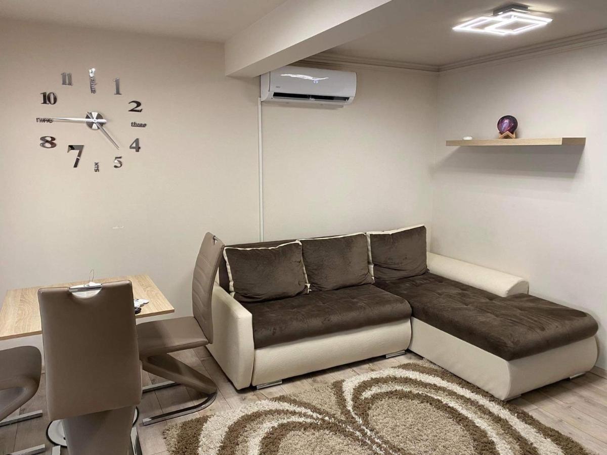 شقة Hajnal Apartman سيغيد المظهر الخارجي الصورة