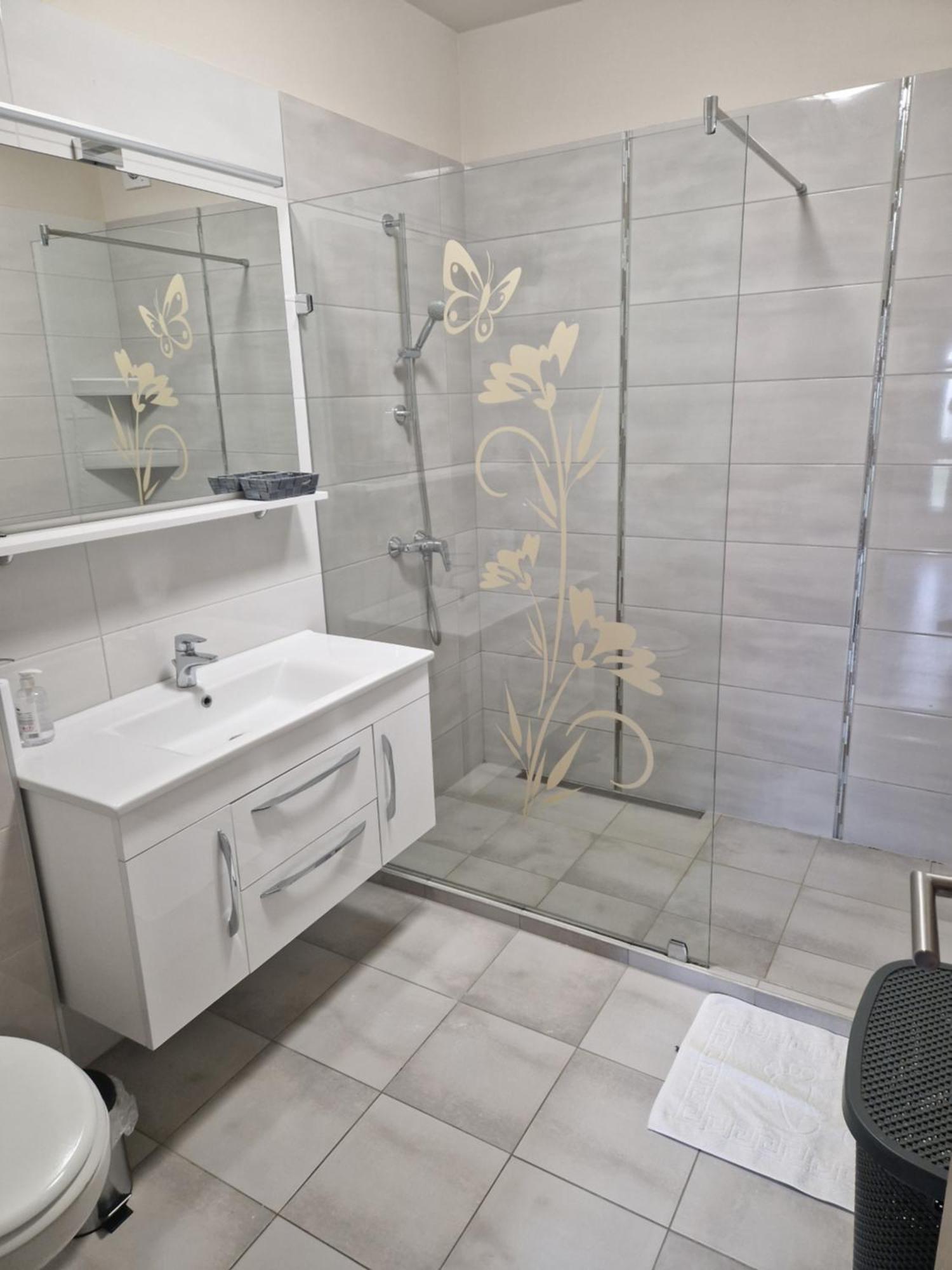 شقة Hajnal Apartman سيغيد الغرفة الصورة